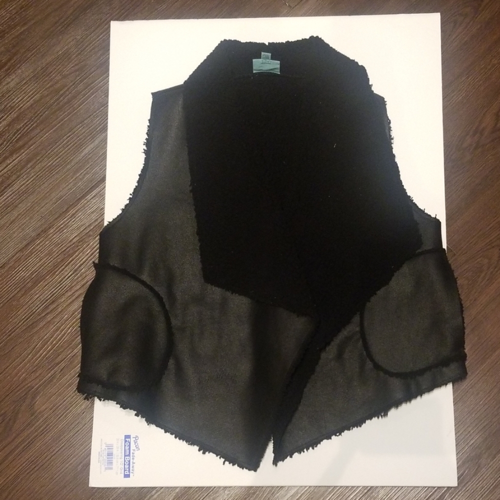 FAUX FUR VEST BLACK C&C California